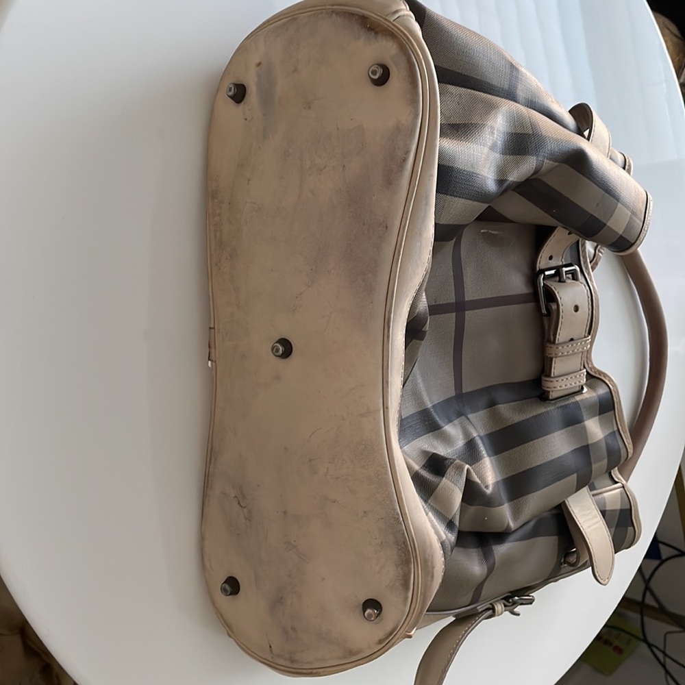Original Burberry Tote - Picture 2 of 4